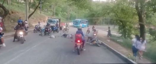 Una moto le pasó por encima a un abuelito en Bucaramanga