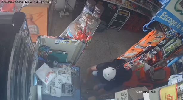 Con total tranquilidad criminal le robó la plata de los proveedores a una tendera en Bucaramanga