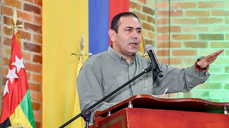 Gobernador de Santander revela irregularidades en contrato para colegio en Suaita