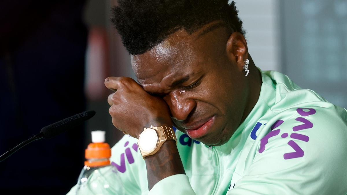 Vinicius rompe a llorar al hablar de los ataques racistas que sufre