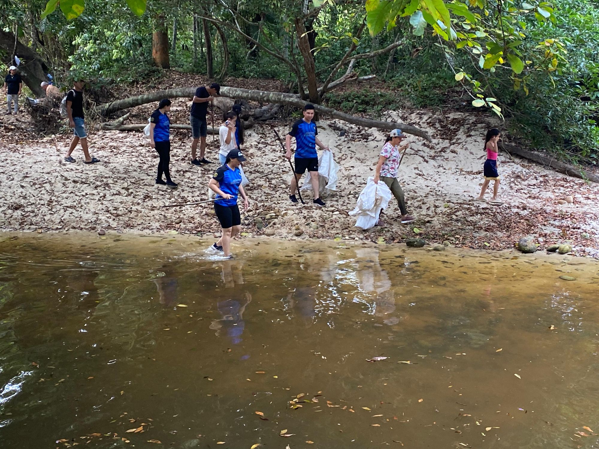 Comunidad de Sabana de Torres se unió para limpiar la Quebrada La Gómez
