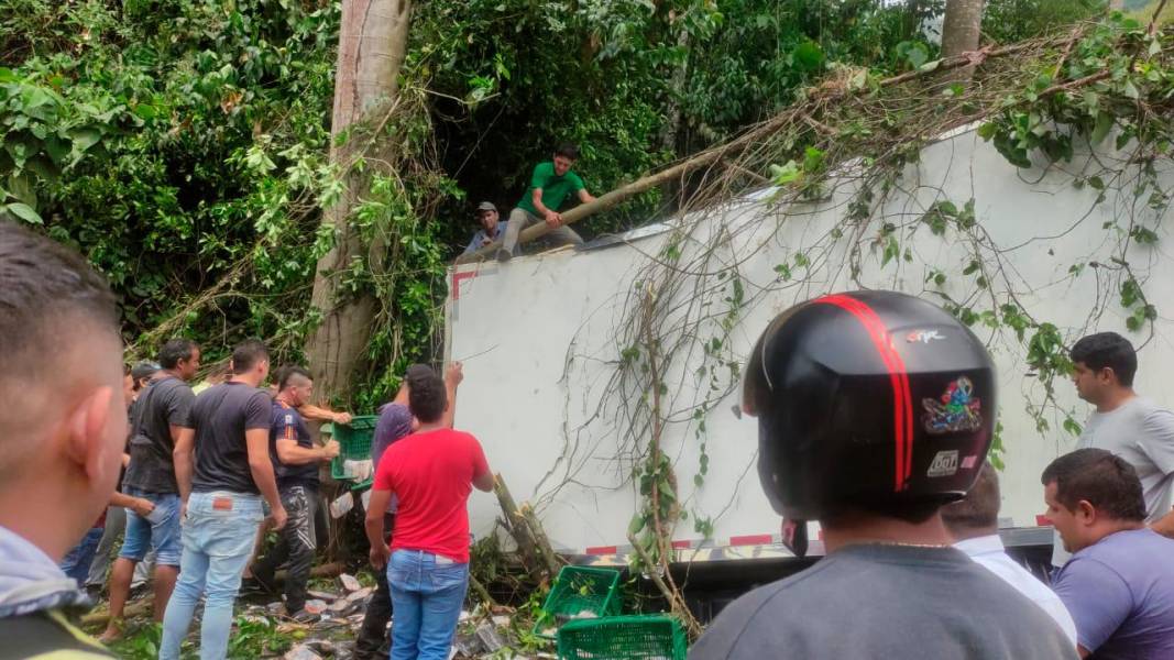 Trabajador murió tras choque en 'Portachuelo' y le robaron la carga