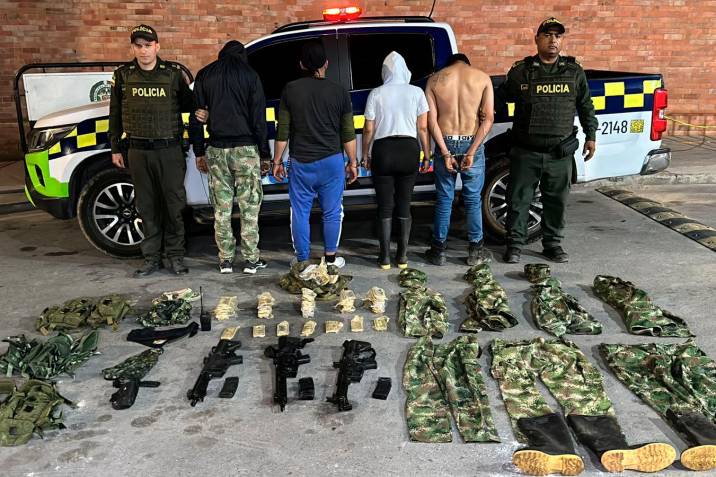 Con fusiles y camuflados grupo criminal extorsionaba desde Piedecuesta