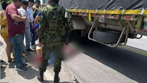 Una mujer y su bebé fueron arrolladas por tractocamión