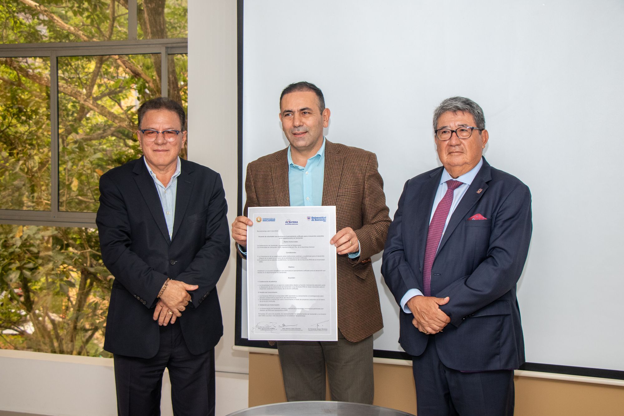 UDES y Gobernación firman acuerdo para el desarrollo sostenible