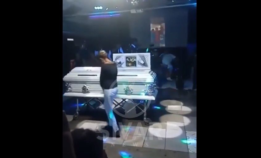 “Lo van a despertar”: Niña pide que bajen el volumen de la música en el funeral de su padre