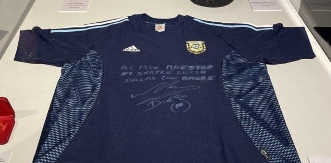 A subasta otra camiseta de Diego Maradona