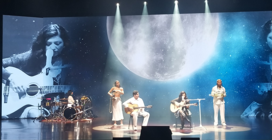 La música y el mensaje de Mon Laferte invaden Bogotá: Un concierto que deja huella