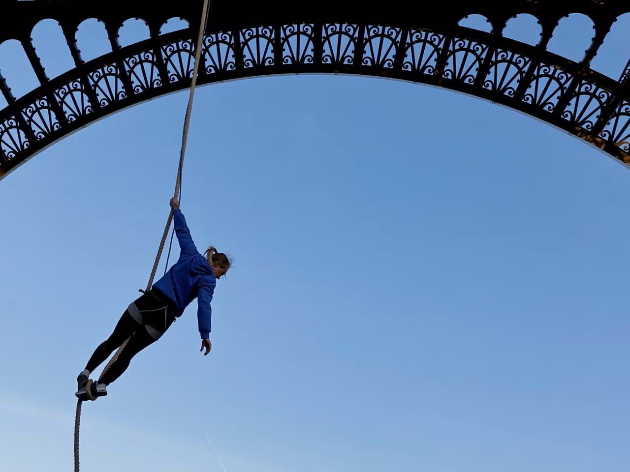 Escalada legendaria: Anouk Garnier hace historia en la Torre Eiffel