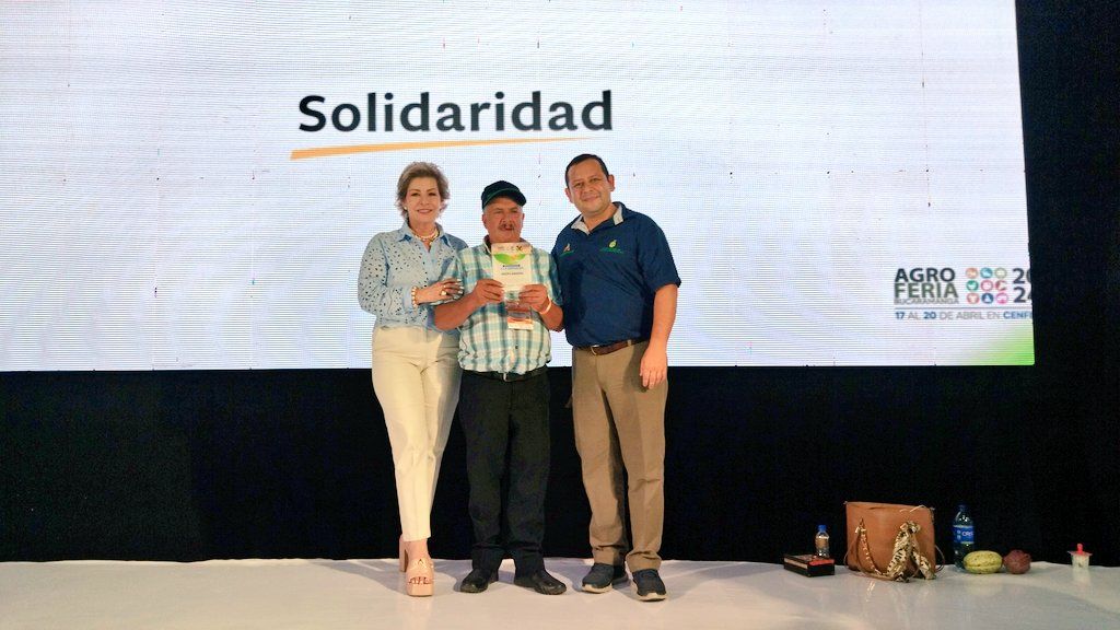 Fruticultores santandereanos reciben merecido reconocimiento en la Agroferia 2024