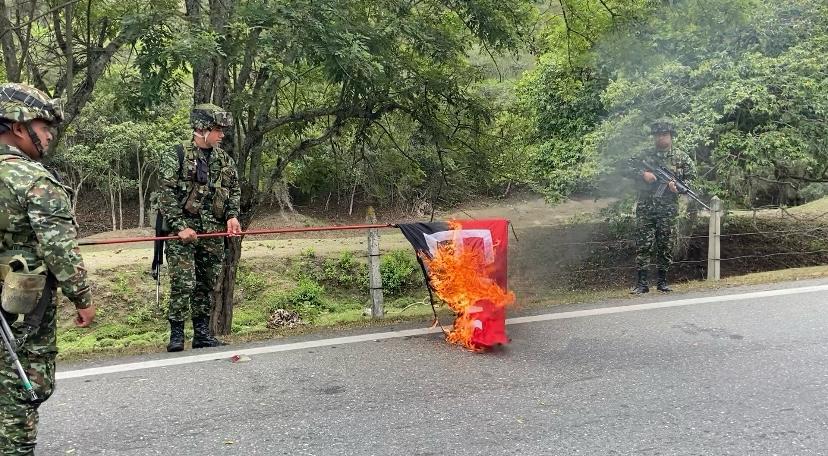 Ejército quemó banderas del ELN en Ocaña
