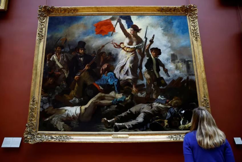 La Libertad guiando al pueblo volvió a brillar de color en el Louvre