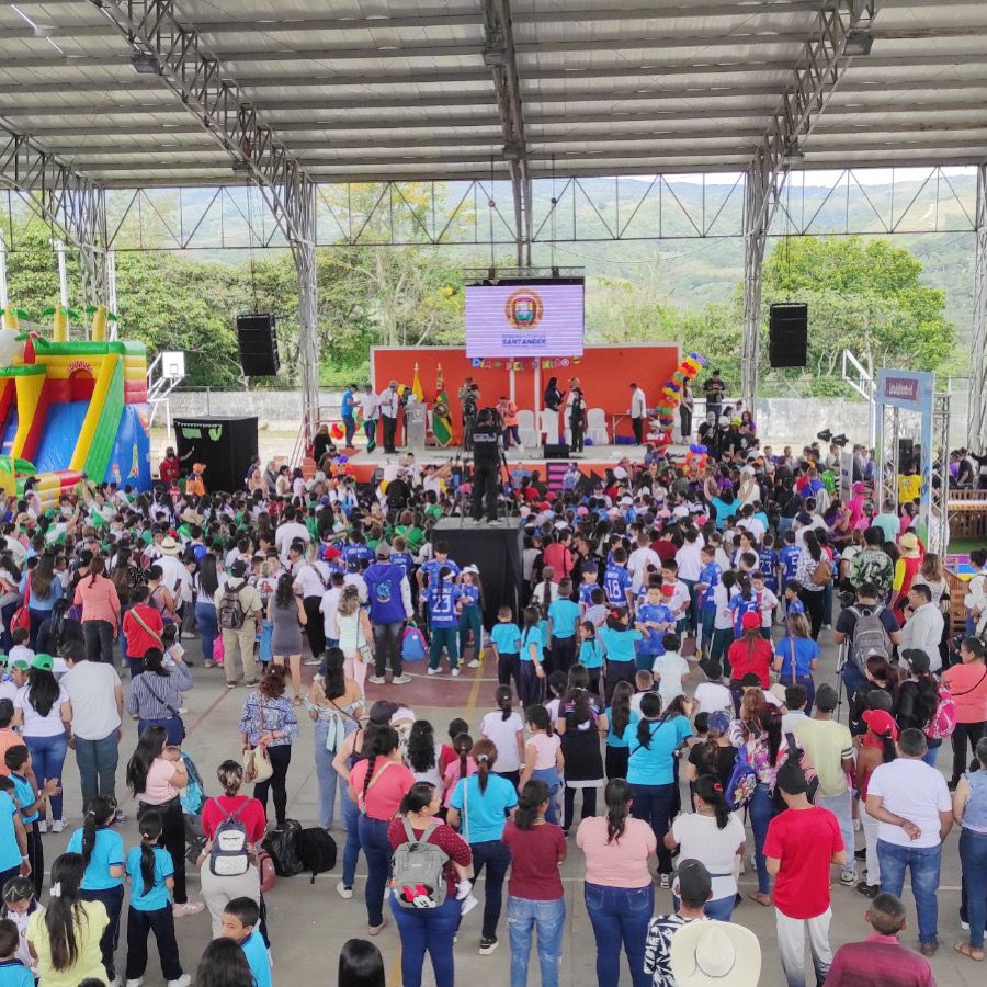 Policía de Santander celebró el Día del Niño en Charalá