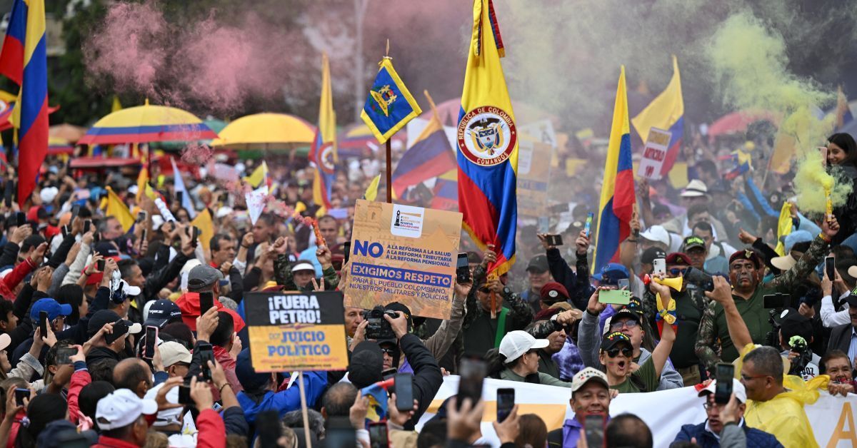 Presidente Petro alerta sobre 'golpe blando' tras protestas en su contra