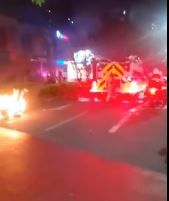 En llamas terminó la moto de presunto criminal en Cabecera