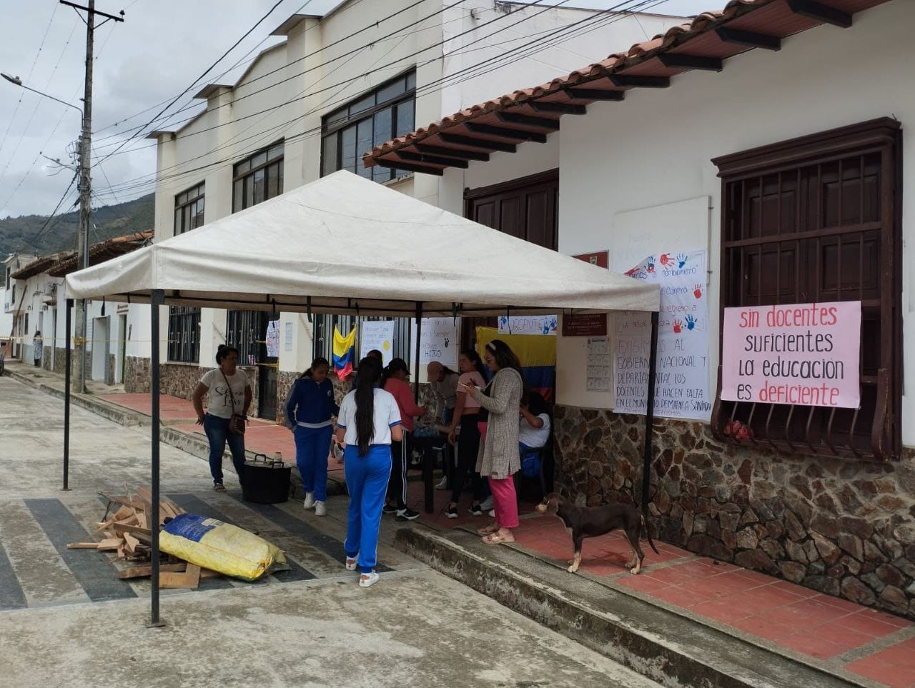 Estudiantes de Puerto Parra y Matanza exigen profesores y mejoras en colegios