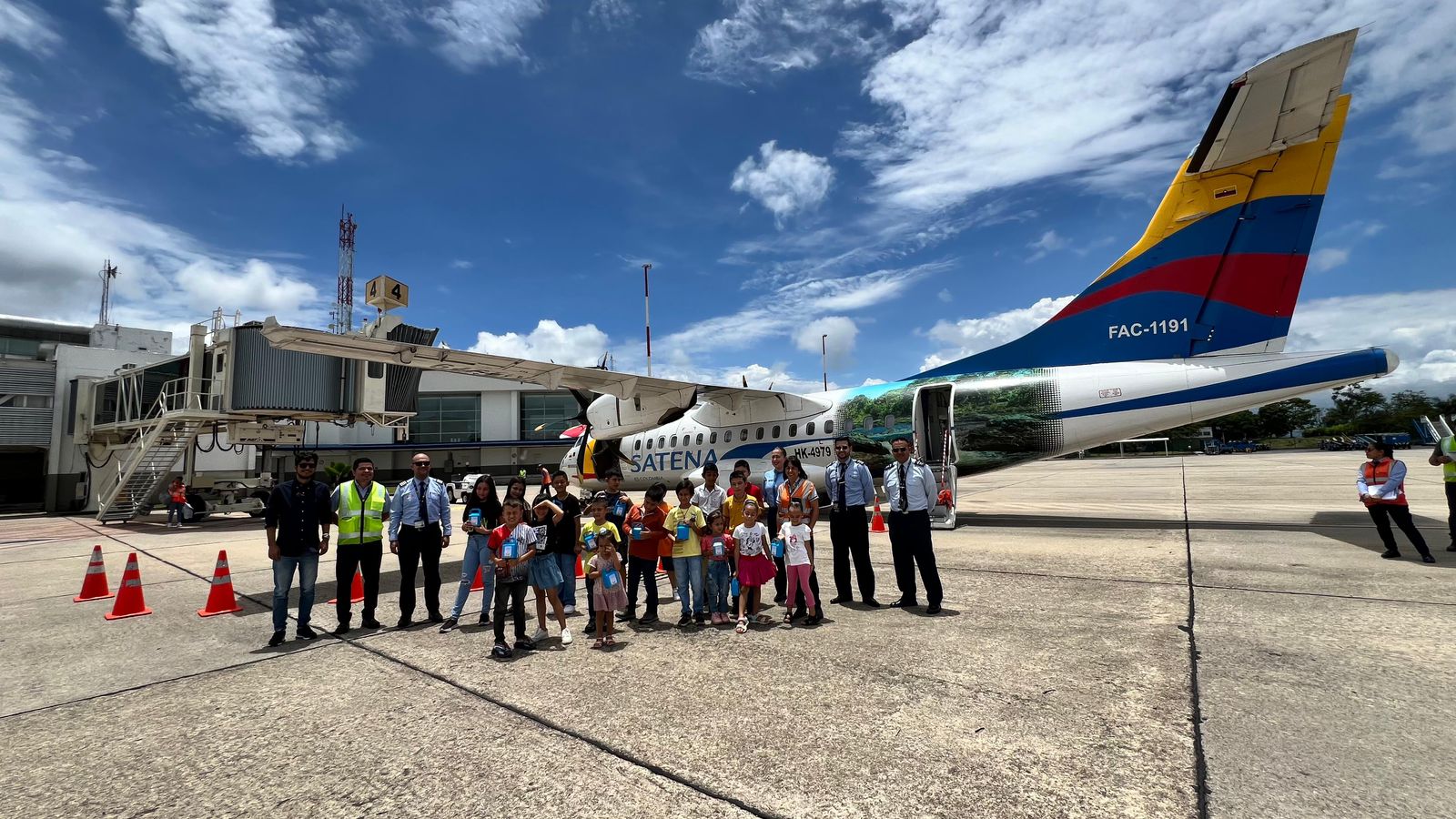 Alcaldía de Lebrija y Satena llevaron 15 niños a su primera aventura aérea