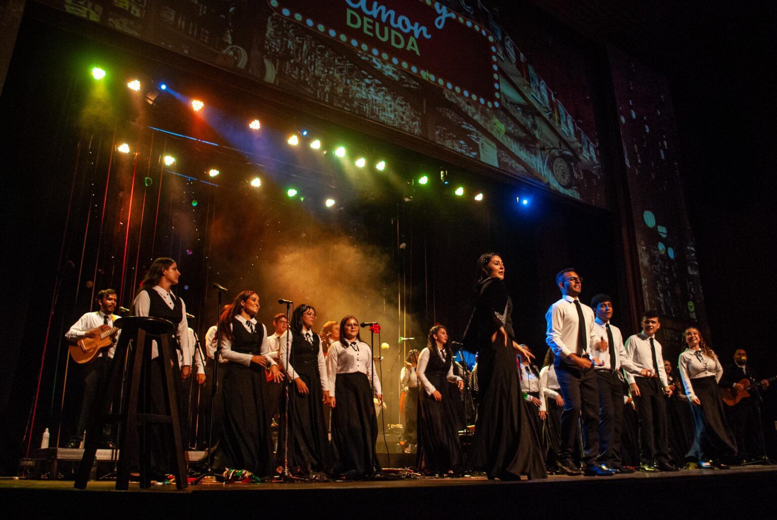 La Tuna de la UIS engalana aniversario del Teatro Santander