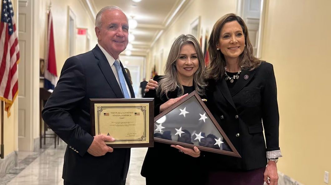Vicky Dávila recibió placa de honor en el Congreso de EE.UU.