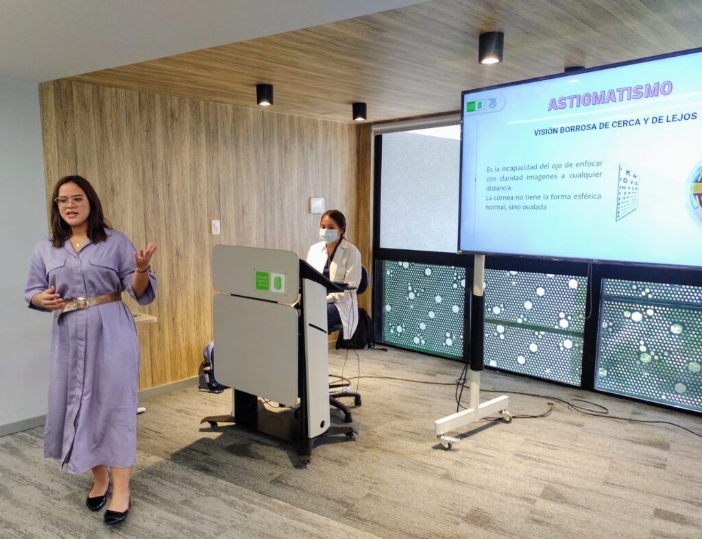 Estudiantes universitarios se capacitan en el cuidado de la salud visual