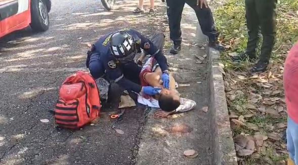 Con un destornillador apuñalaron a motorizado para quitarle la moto