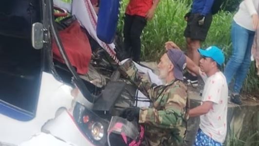 Bomberos rescataron a conductor herido en Chimitá