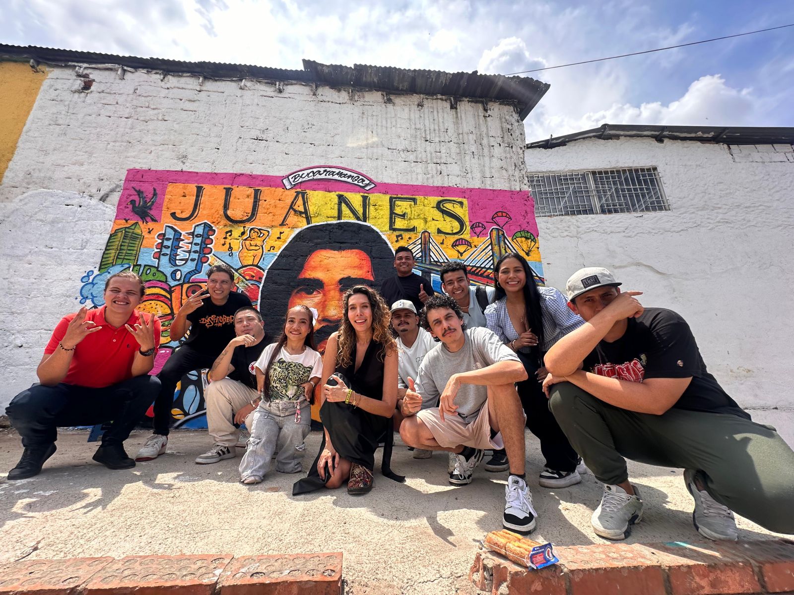 Grafiteros Bumangueses embellecen los espacios decadentes con homenaje a Juanes