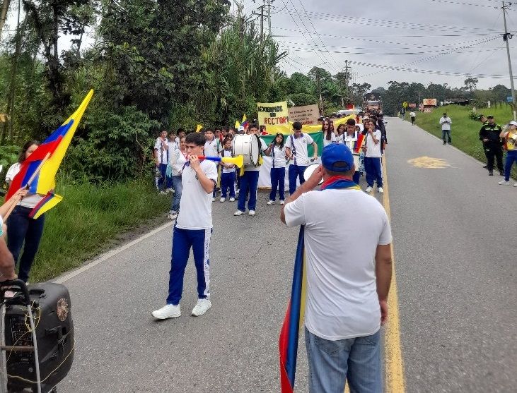 Estudiantes y padres de familia de Oiba protestan por una educación de calidad