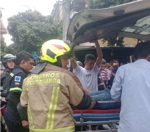 Bomberos rescataron a operario que recibió descarga eléctrica en Provenza