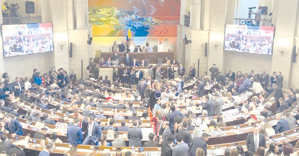 Sueldos escandalosos para congresistas y magistrados