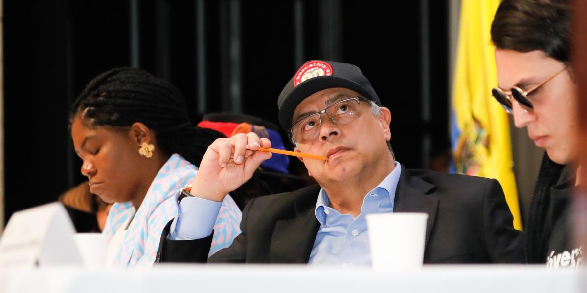 En duro encuentro jóvenes le piden a Petro que 'ponga a trabajar a sus funcionarios'