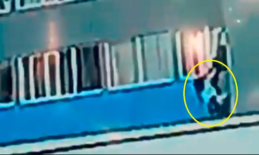 Mujer sobrevive tras ser lanzada por la ventana de su apartamento