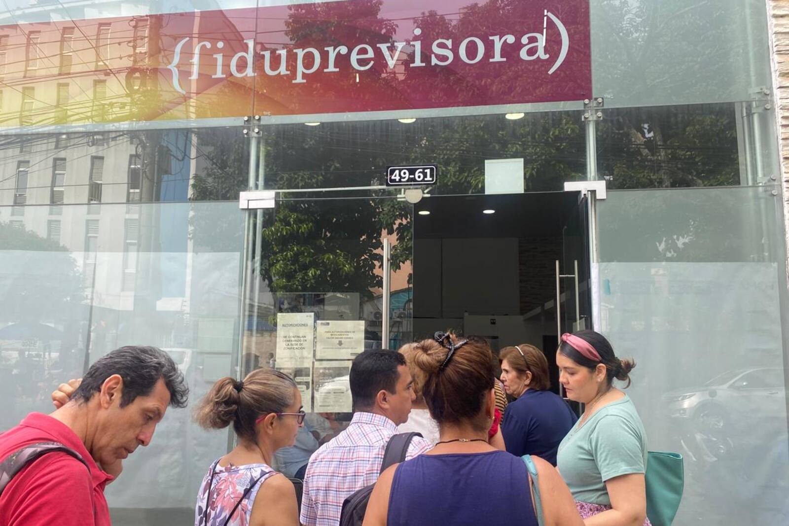 Docentes amenazan con paro por deficiencias en servicios de salud