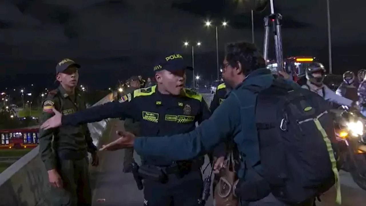 Periodistas fueron víctimas de agresiones por parte de la policía mientras cubrían el asesinato del director de la cárcel La Modelo en Bogotá."