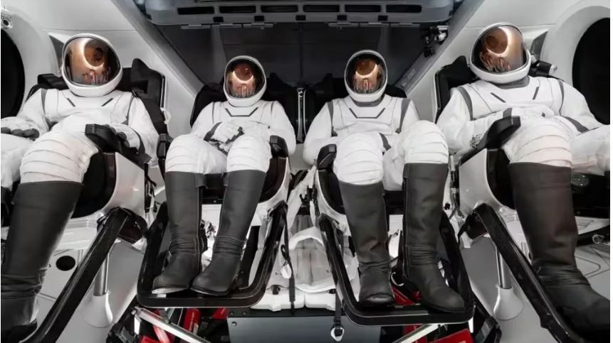 SpaceX presentó su novedosa línea de trajes espaciales
