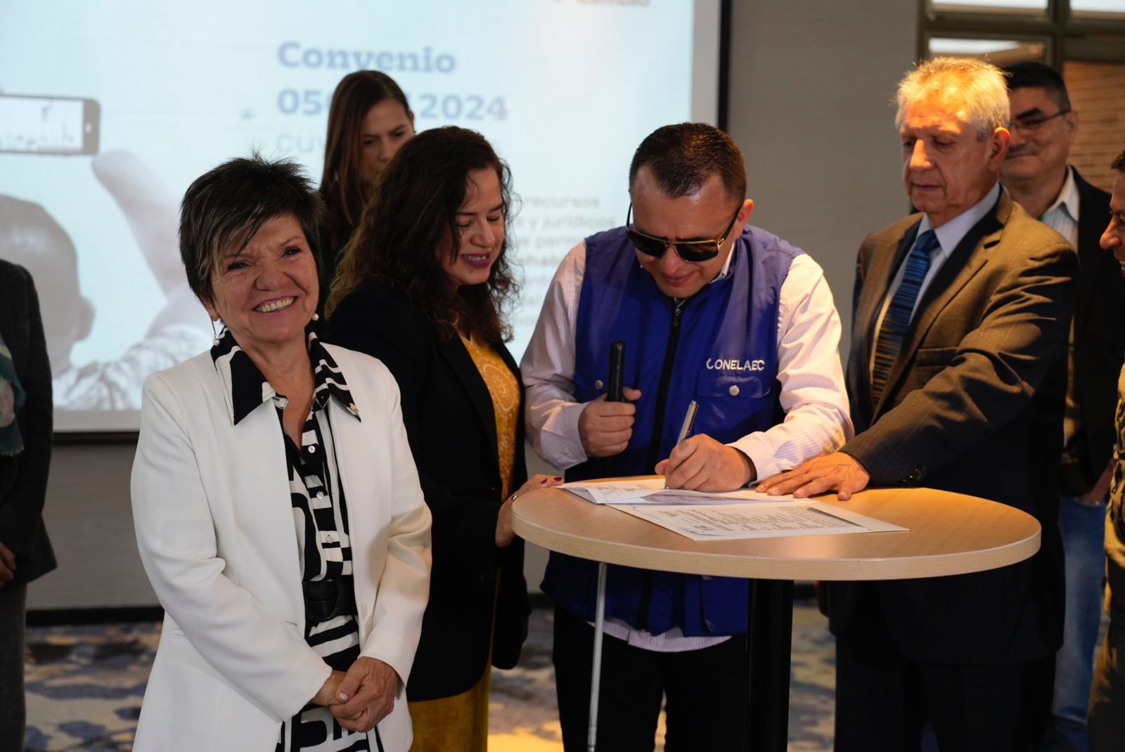 Gobierno destina fondos para rehabilitación de discapacitados por guerra en Colombia