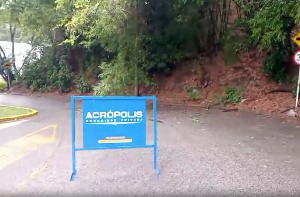 Lluvias desatan caos en vías y parques de Floridablanca