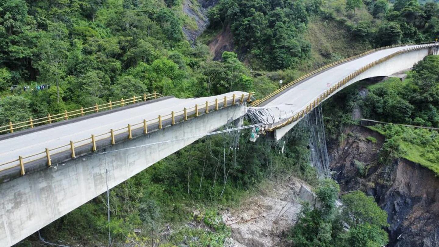 Duros cuestionamientos al Gobierno Nacional por colapso de puentes