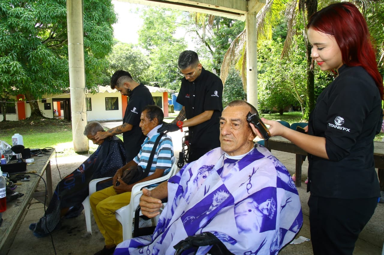 Cimitarra fortalece el cuidado y bienestar de los adultos mayores