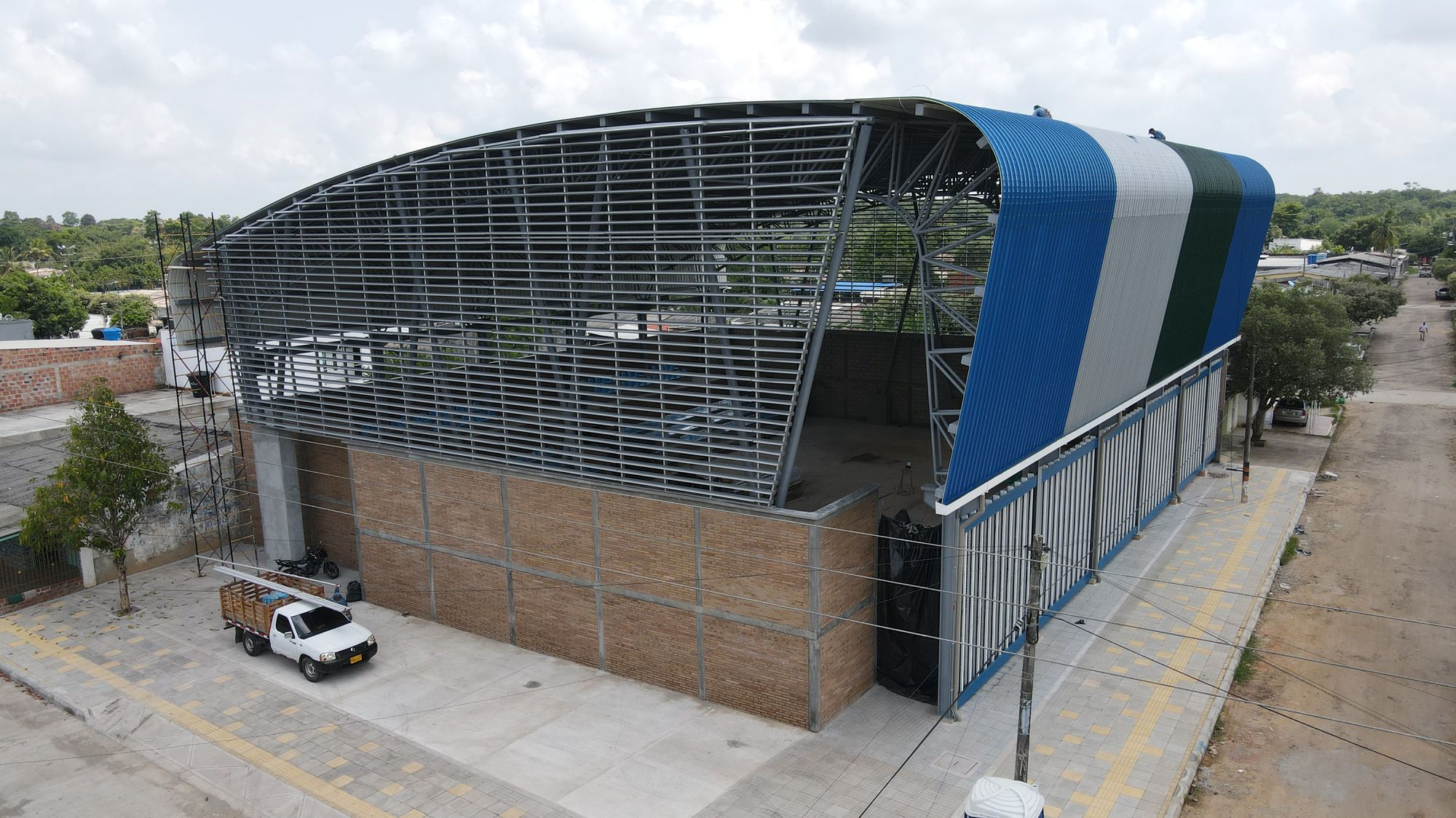 Construcción de la polideportiva cubierta en Los Laureles, Barrancabermeja, avanza en un 90%