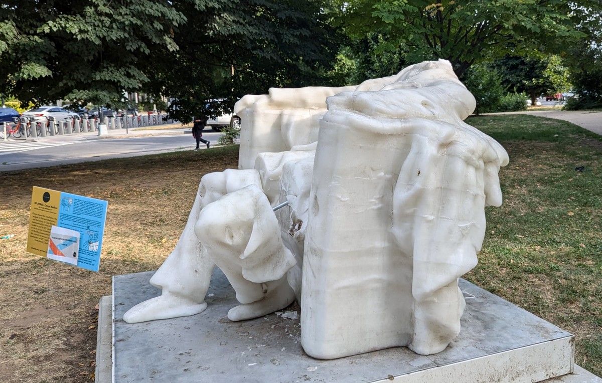 Calor extremo en Washington D.C.: Estatua de Abraham Lincoln pierde la cabeza