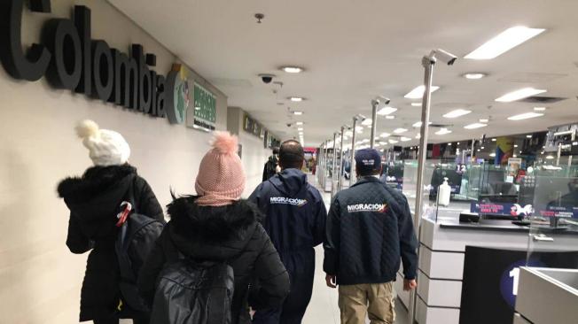 Grupos armados y redes criminales azotan a Colombia con la trata de personas