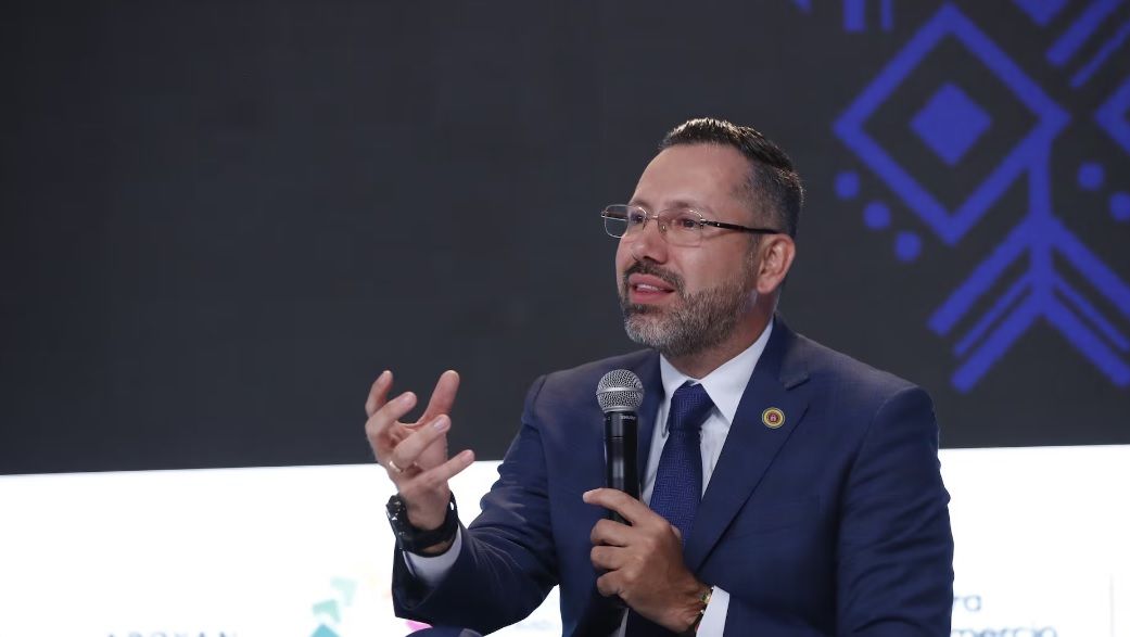 Alcalde de Bucaramanga presiente  que vamos hacia una guerra CIVIL