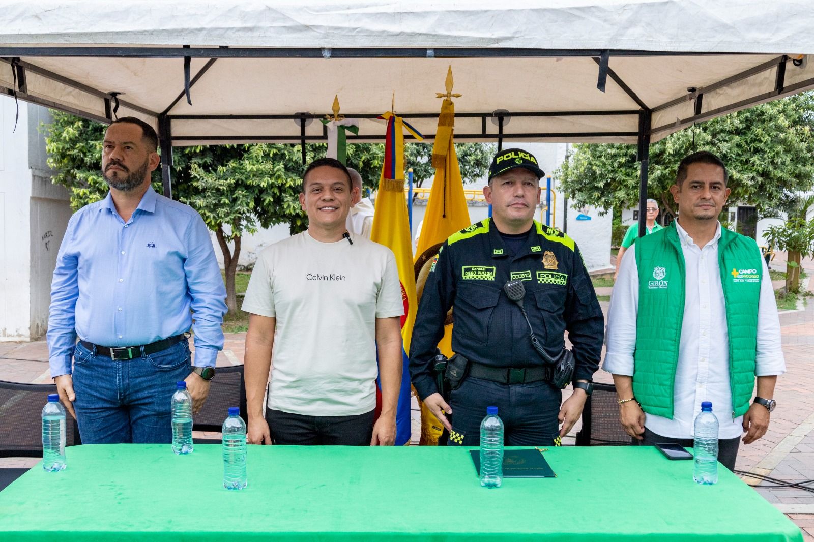 Alcalde de Girón entregó importante dotación a la Policía Nacional