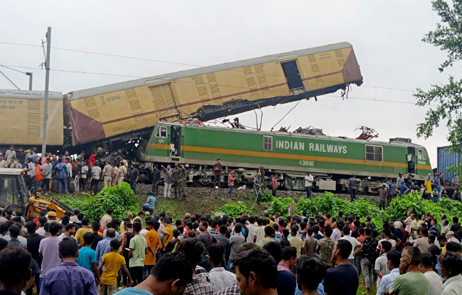 Choque de trenes dejó al menos 15 víctimas fatales