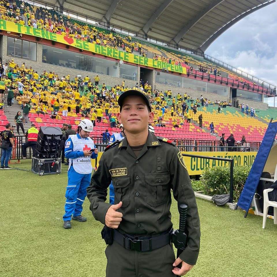 Auxiliar de policía murió tras brutal impacto contra un camión en Santander