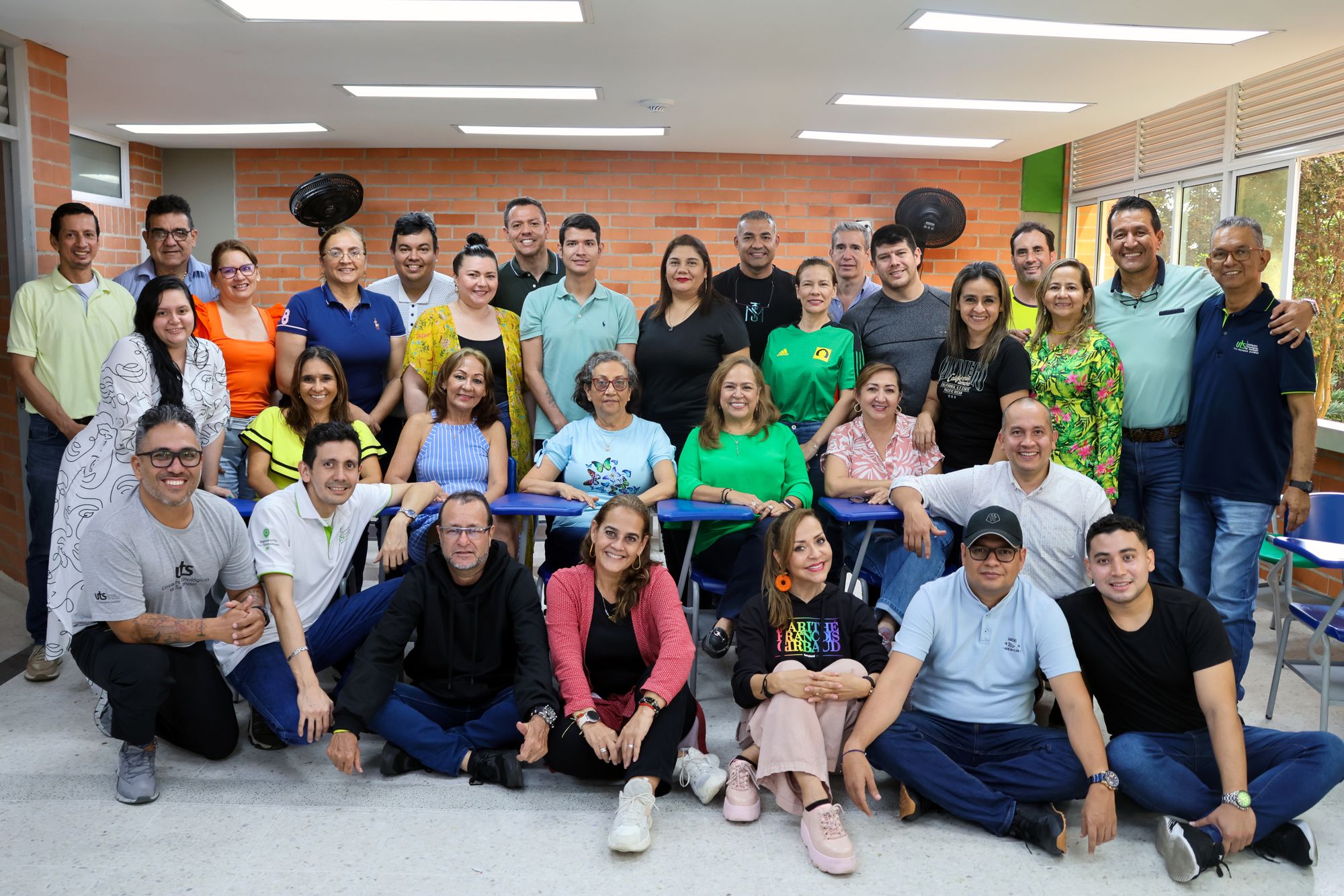 Innovador taller de Lengua de Señas en las UTS fomenta la inclusión y accesibilidad