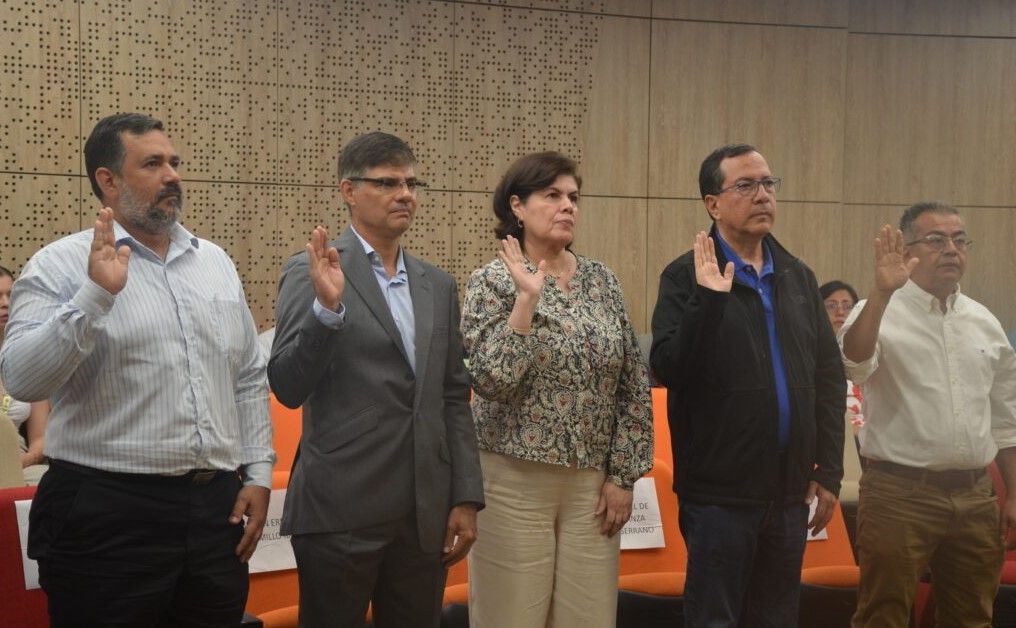 Posesión a cinco directores de escuela UIS