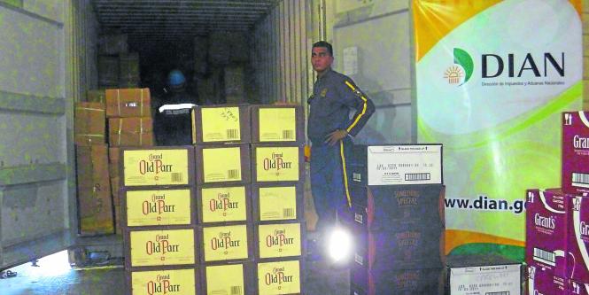 ¿Quién tiene la culpa? Un millón de dólares en mercancía se perdió de la DIAN cuando iba para la Policía