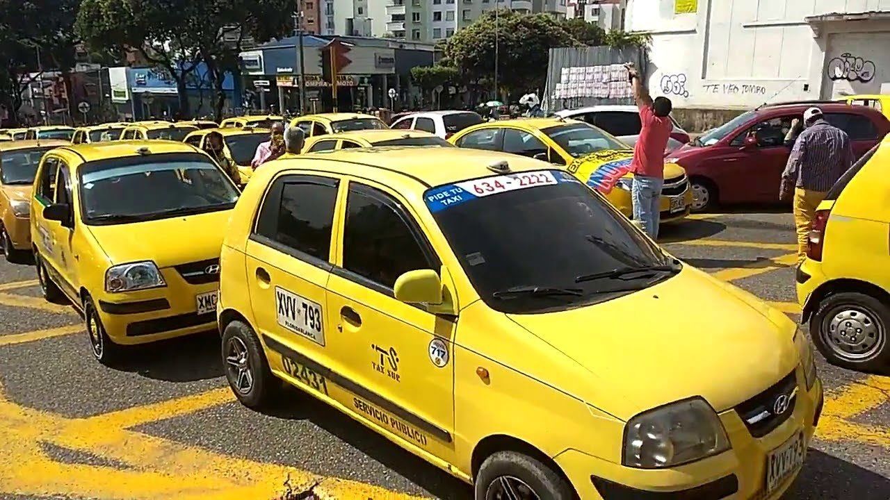Avanza protesta de taxistas en Bucaramanga
